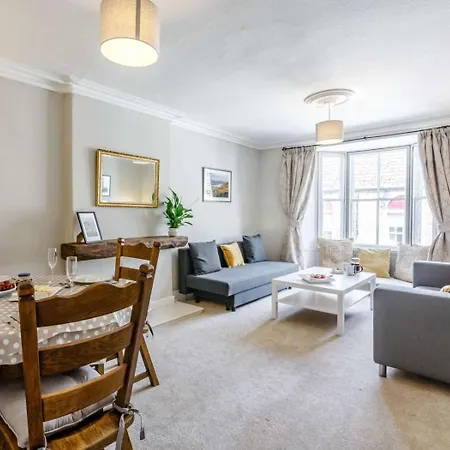 2 Bed In Harrogate Oc-88933 Vakantiehuis *
